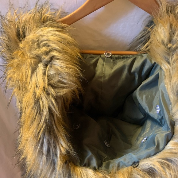 UO Faux Fur Vest - Picture 3 of 4